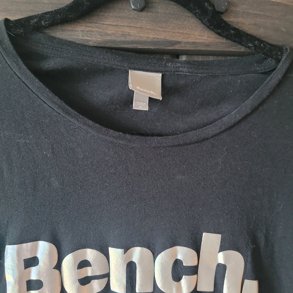 2/$20 Bench baggy black Tshirt sz L - Picture 1 of 2